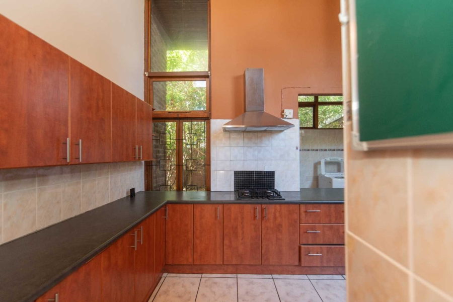 8 Bedroom Property for Sale in Summerstrand Eastern Cape